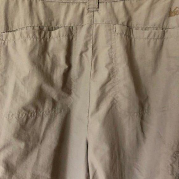 REI Khaki Quick Dry 8-Pocket Cargo Shorts  - 10 - Picture 5 of 9